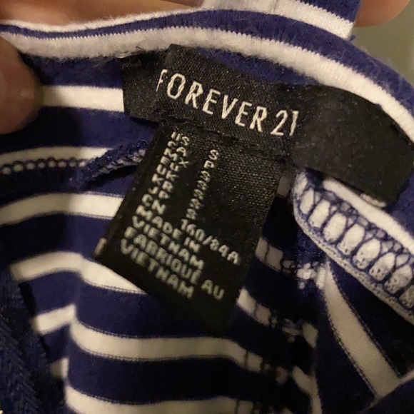 crop top - Picture 3 of 4